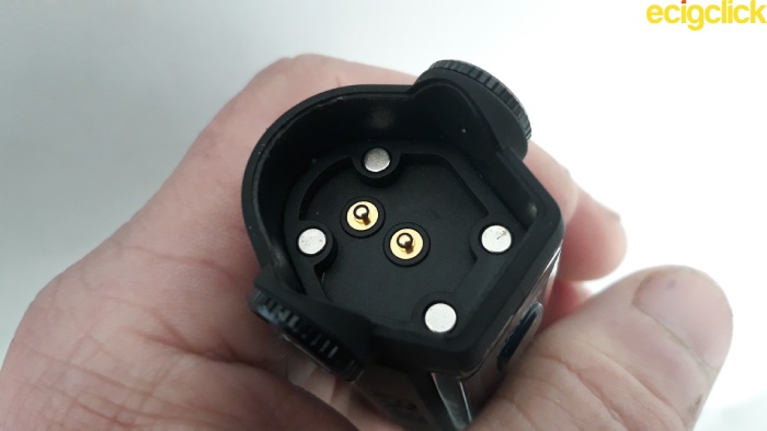 Smok IPX80 pod kit showing magnet and coil contact points